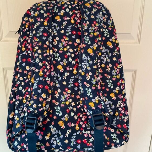 VERA BRADLEY Essential Large Backpack - scattered Flower’s - Picture 4 of 10
